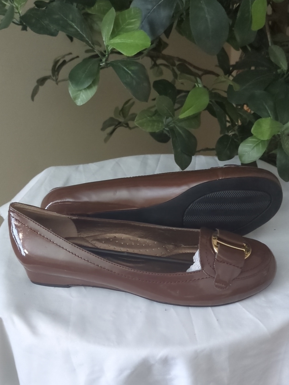 ❤️FINAL❤️AJ Valenci Brown Patent Loafer Flats with Gold Accent - Picture 7 of 7